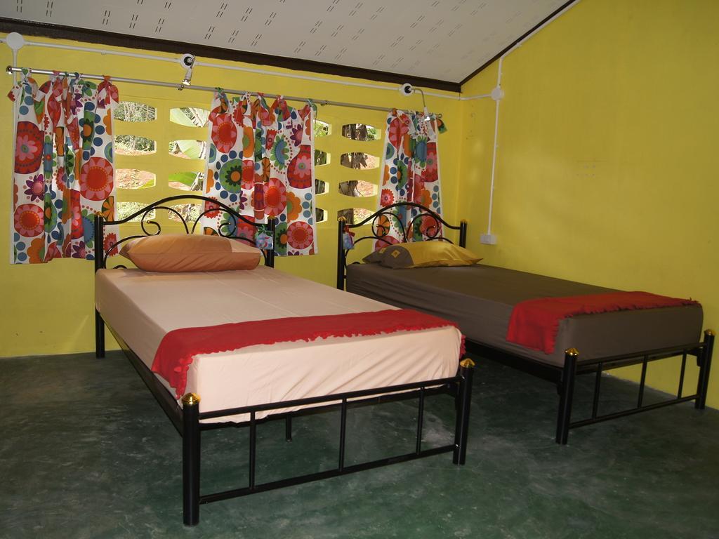 Dorm Des Fleurs Hostel Khao Lak Exteriér fotografie